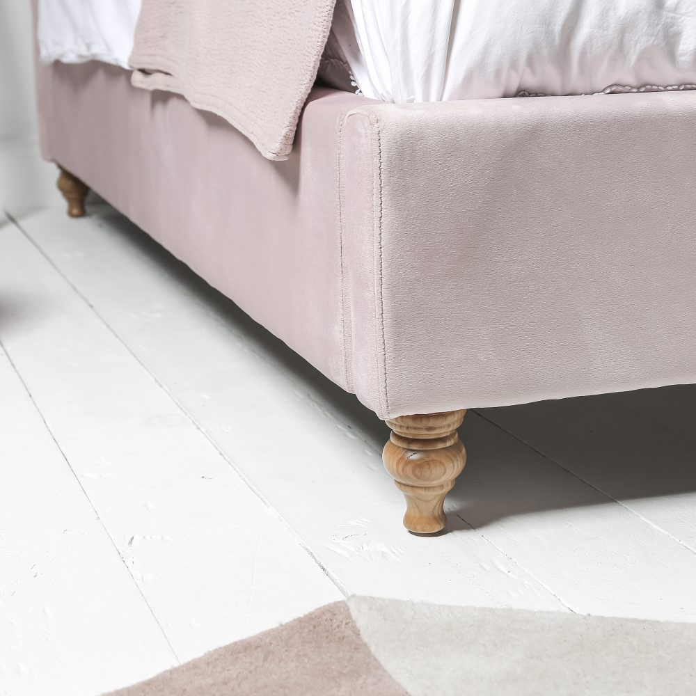 Léa Luxury Chesterfield King Size Bed in Pink Velvet (5ft) - Image 8