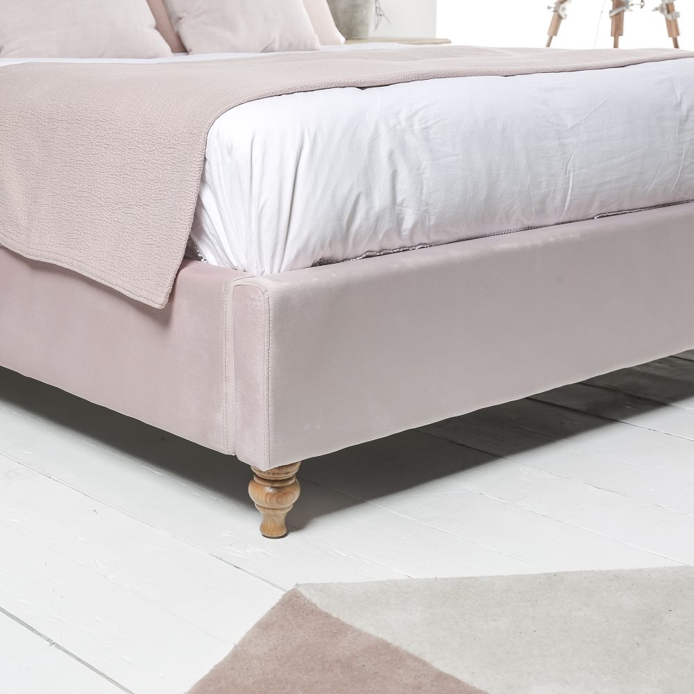 Léa Luxury Chesterfield King Size Bed in Pink Velvet (5ft) - Image 6