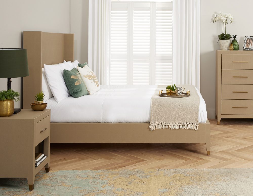 Richmond Shagreen King Size Winged Back Bed - Image 3
