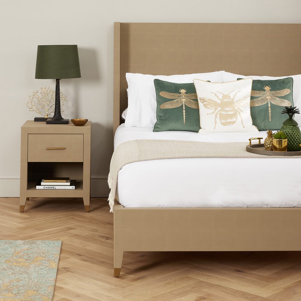 Richmond Shagreen King Size Winged Back Bed - Image 5
