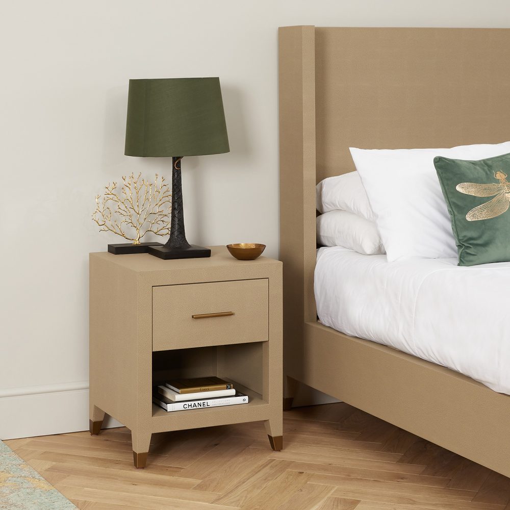 Richmond Shagreen King Size Winged Back Bed - Image 6